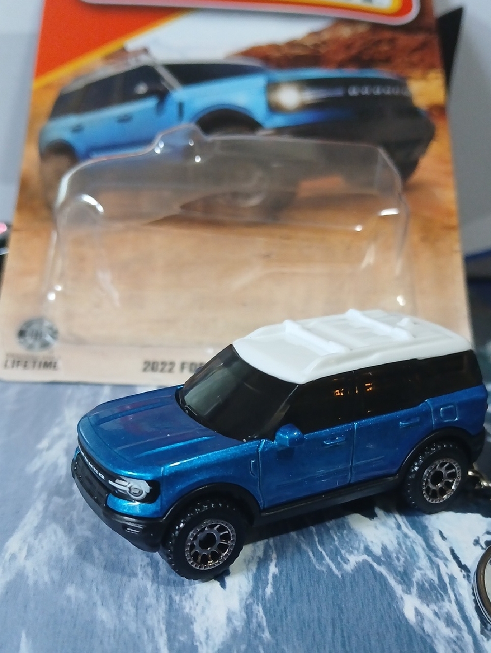 KEYCHAIN 2022 Ford BRONCO Sport Die-Cast  in Blue and White 1/64